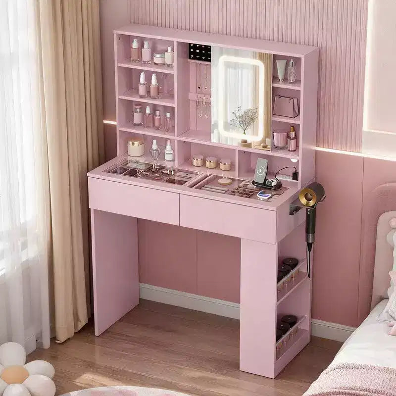 Coiffeuse blanche avec 2 tiroirs, 3 compartiments, étagère à 3 niveaux gauche-droite, plateau en verre et rangement latéral intégré