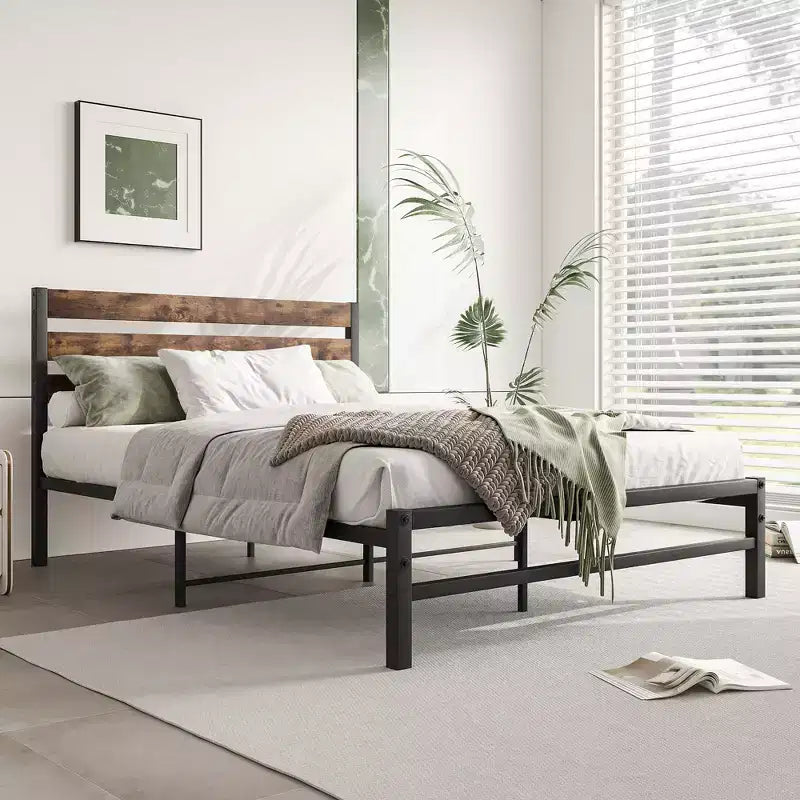Cadre de lit plateforme en métal moderne avec tête de lit en bois et rangement sous le lit