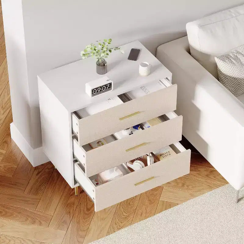 Commode Blanche, Commode Moderne Étroite avec Poignées et Pieds en Métal Doré, Meuble de Rangement à Façade en Tissu pour Chambre et Entrée